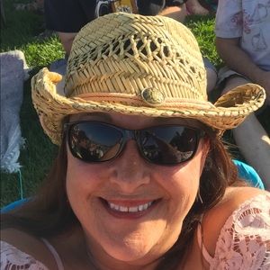 Meet your Posher, Cindy